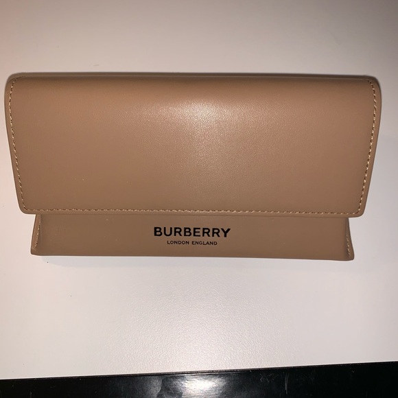 Burberry sunglasses (brand new, never worn, auth) - Picture 9 of 9